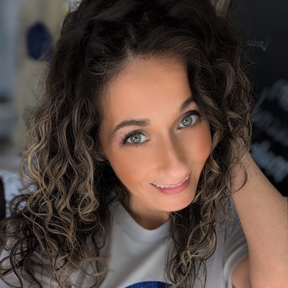 Meet your Posher, Jessi - Picture 3 of 10